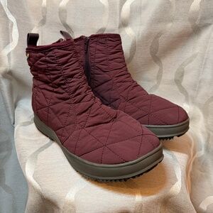 Bogs Snow Day Low in Burgundy size 9